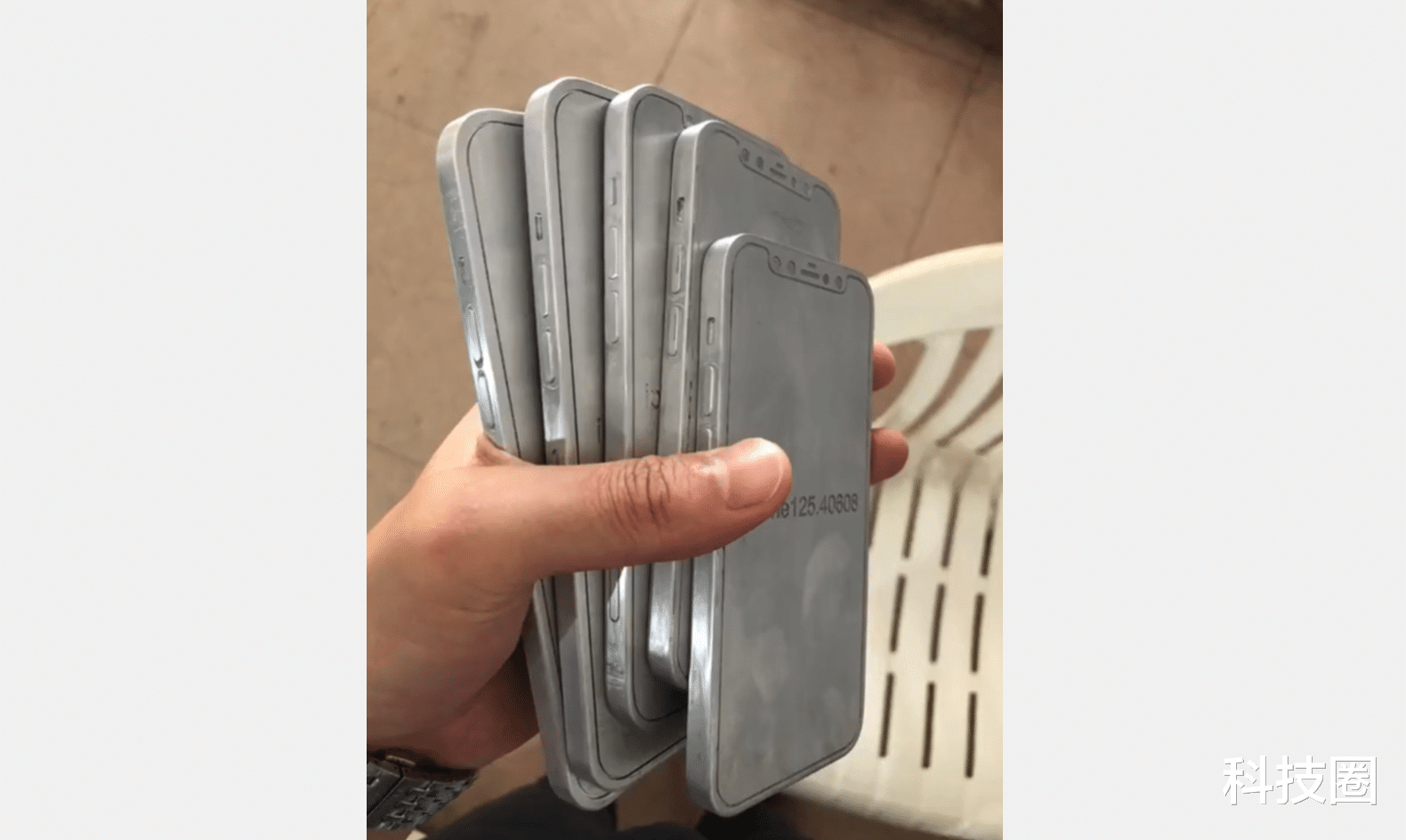 『iphone12』iPhone 12工程模具首次曝光,刘海基本没变中框看向iPhone 4