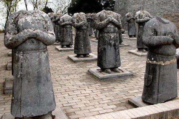 「武则天」武则天墓前无头石像是为何？千百年无人能解，最终竟被两位农民解开