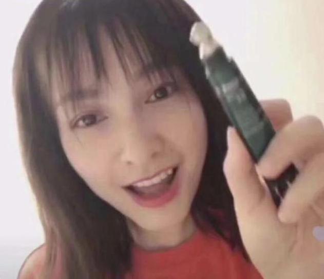 #戚薇#戚薇晒的“万能”眼霜，用后黑眼圈细纹都没了，网友：看来又要涨价了