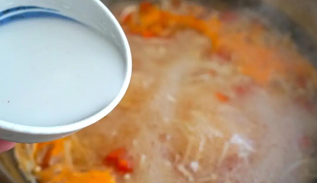 金针菇|脂肪最怕此“汤”,每天喝一碗,润肠通便,大肚腩消失,腰也细了