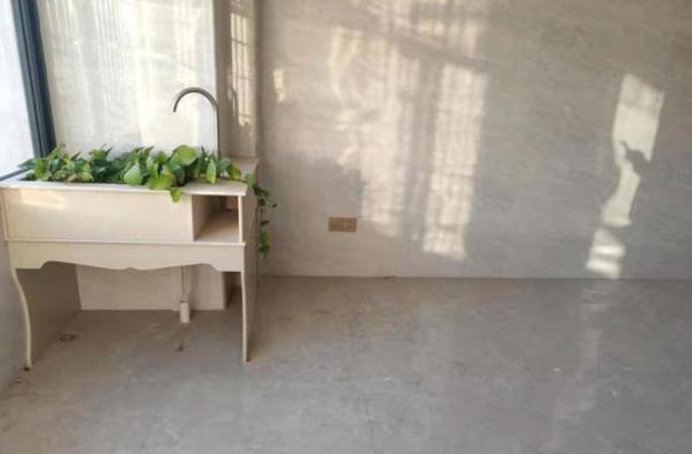 「」3年前装修完的房子,90平打造三室两厅,在客厅砌水池你见过没?