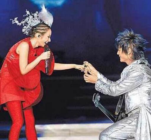 飞儿乐团▲主唱詹雯婷自曝被“飞儿乐队”踢出局,今重回乐坛,乐队却凉了