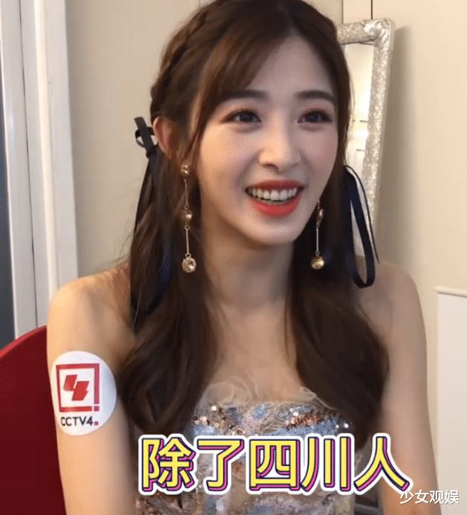 张含韵|张含韵央视采访视频被传,告别了滤镜待遇,这模样哪像有31岁