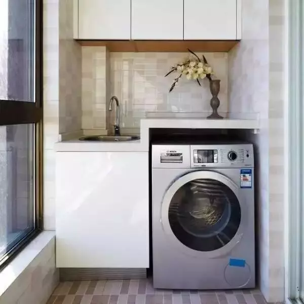 『』嫌卫生间太小？那是因为你没利用好阳台！