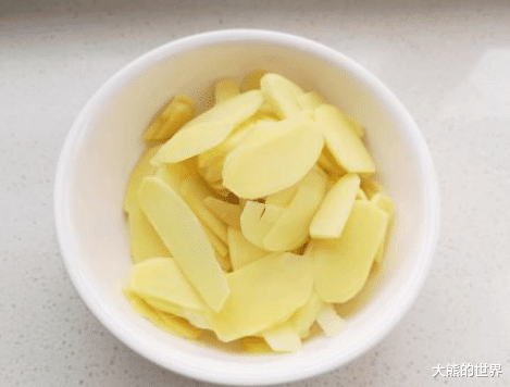 健脾▲七月吃姜好时候,自制醋泡生姜,每天坚持吃几片,营养开胃又健脾!