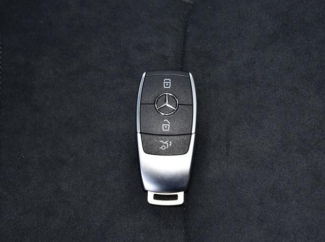 奔驰A级▲奔驰这是清库存吗？21.1W降到14.6W，4月份卖出5433辆！