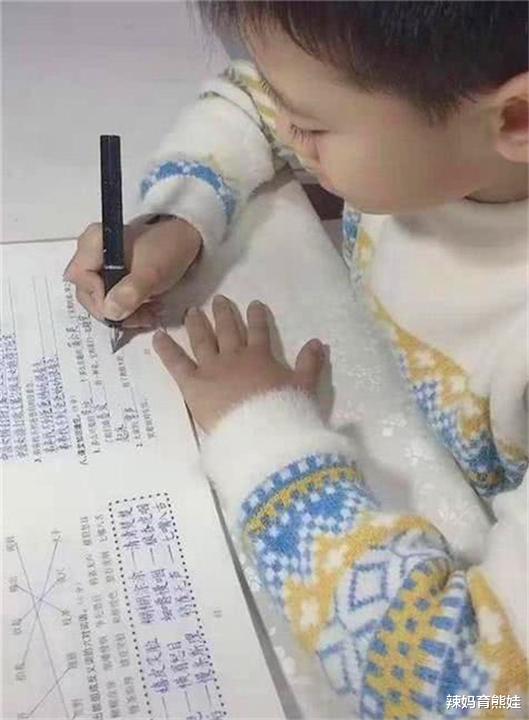 #书法#小学生卷面整洁，老师误以为是“印刷体”，不忍心在上面批改