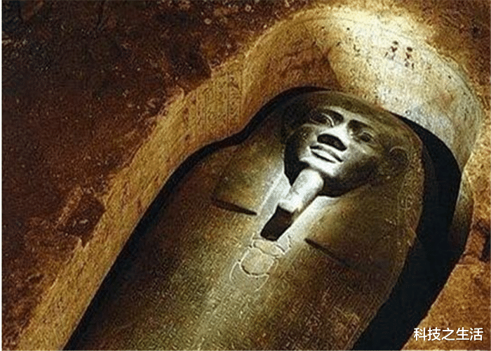 金字塔▲金字塔下埋藏的是什么呢？科学家：我们错了，埋藏的可能不是法老！