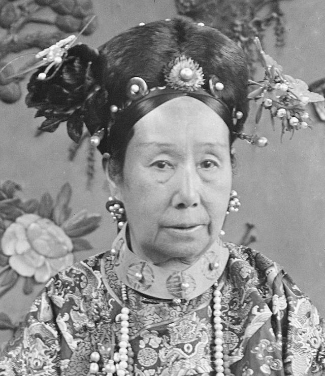「慈禧太后」这才是慈禧太后的真实相貌：气场非常强大，图8李莲英眼神能杀人