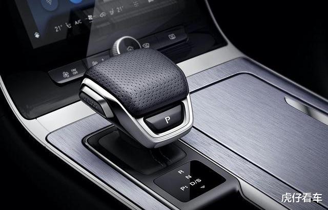 「荣威RX5」国产又一王牌SUV,比哈弗H6漂亮,14.1英寸曲面屏,年轻人都喜欢