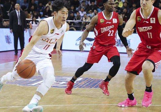 姜伟泽|新生代的后卫姜伟泽和徐杰谁更优秀?