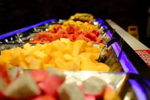 「自助餐」自助餐有4种“隐形贵菜”，放在角落很少有人拿，老板蹲一旁偷笑