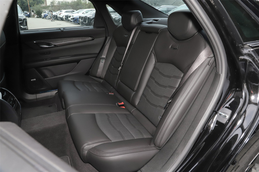 奔驰|再跌9万，廉价到奔驰E害怕，起步2.0T+BOSE音响，不屑奥迪A6