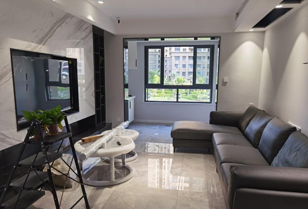 |他家装修的新房，设计大理石电视墙，飘窗改柜子，美观且实用！