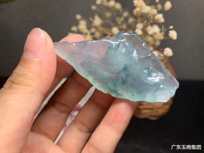 翡翠▲从原石到成品,随形边角料又美出了新境界!