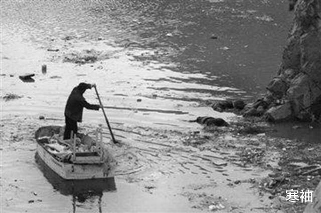 寒袖|长江捞尸人：50年打捞400多具尸体，又脏又臭又晦气，难找接班人