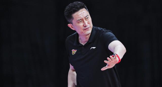 杜锋|战术鬼才杜锋！今天这换人比5上5下更狠把比赛当体能训练仍8连胜