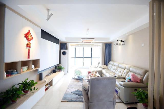 「」晒晒刚入住的新房，阳台是“大亮点”，餐边柜收纳真漂亮