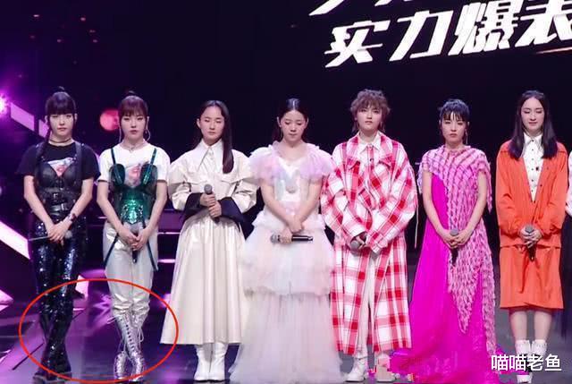 何猷君|“o”型腿严重，何猷君前女友Yumi每次拍照都要交叉腿