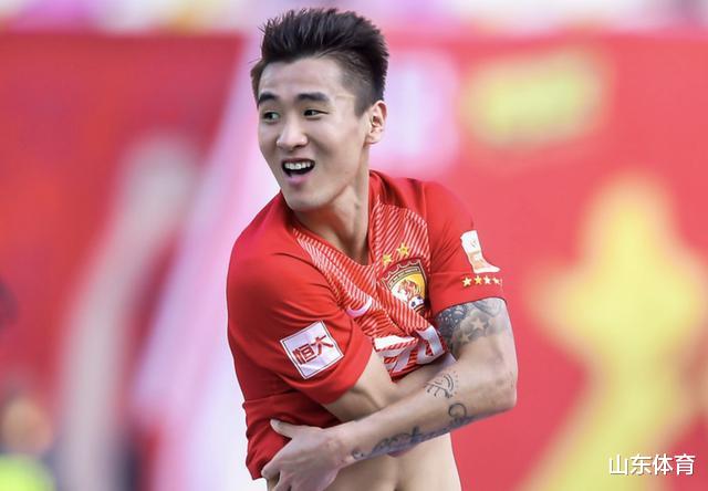 韦世豪▲韦世豪受省体育局局长点名表扬：在场上简直是拼命了！