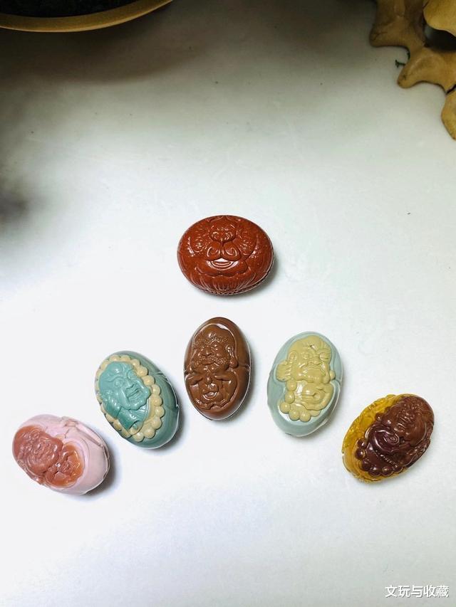 雕刻|手工雕刻两件十八罗汉，都是沙漠彩玉为基础料，比比哪个更美