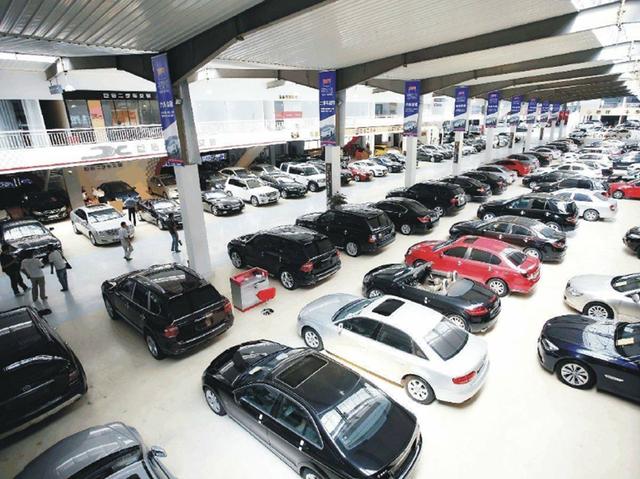 宝马5系|上海二手车市场堆积如山，宝马5系8万都无人问津，车贩子欲哭无泪