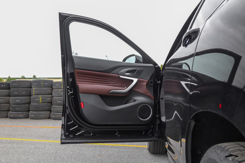 「新车」又一豪车被冷落!车重2吨,50万实力跌破16万,可惜30天才卖368辆