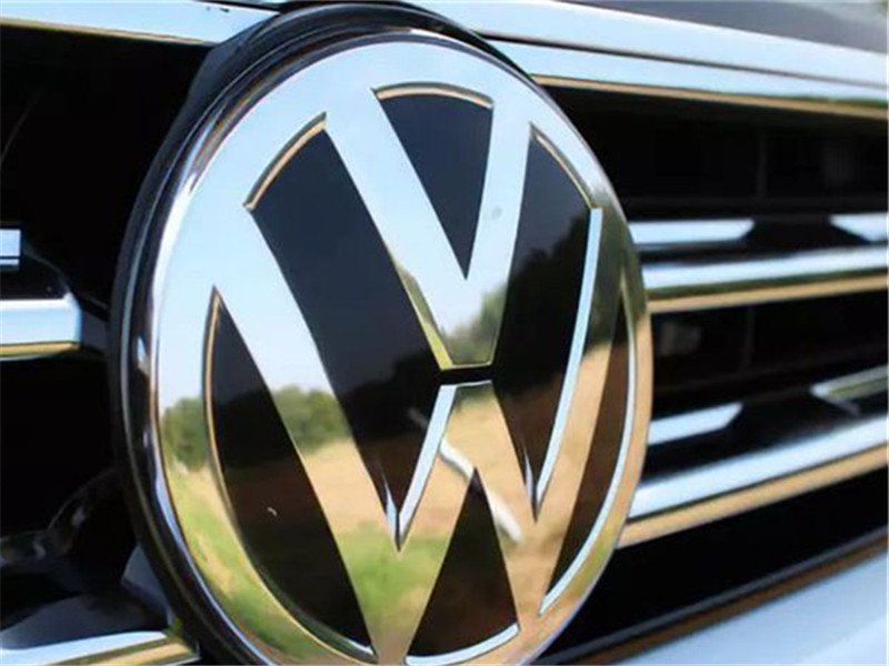 大众帕萨特|大众帕萨特撞上捷达，车损一目了然，网友：完全在意料之中！