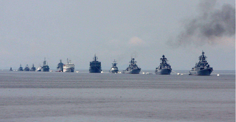 轰炸机■美军又来逞威风了，距俄国境100公里，轰炸机扔下大量炸弹