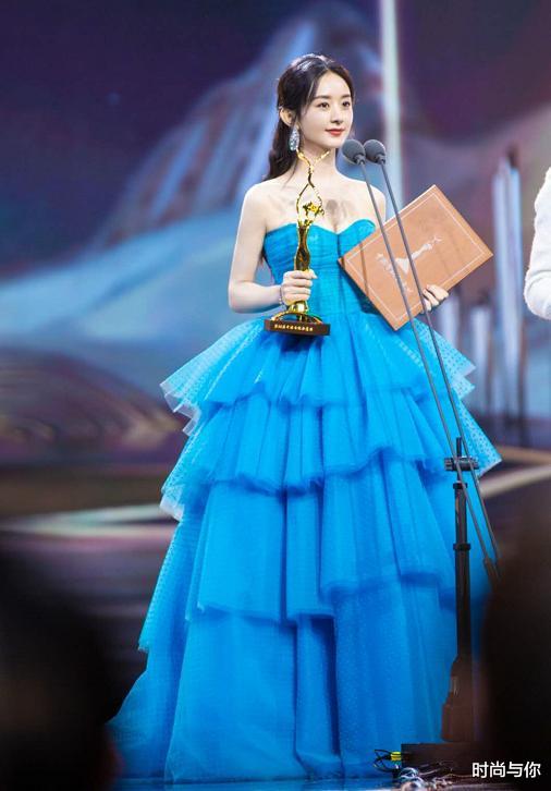 趙麗穎出席金鷹節頒獎晚會，身著藍色公主蛋糕裙亮相，優雅又高貴-圖1
