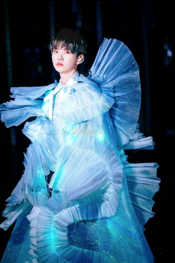 周震南|周震南被综艺 《乘风破浪》、《姐姐的爱乐》等节目正式除名