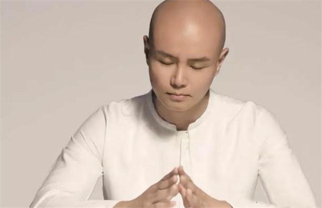 「乐嘉」乐嘉从金牌主持到身败名裂，你以为耍酒疯惹祸，其实背后藏着秘密