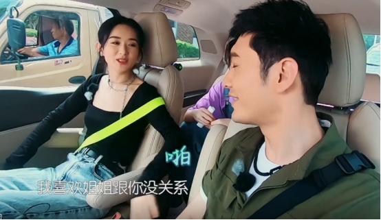 赵丽颖|冯绍峰再次出现《中餐厅》，看到赵丽颖的耳饰后，网友：早有预谋