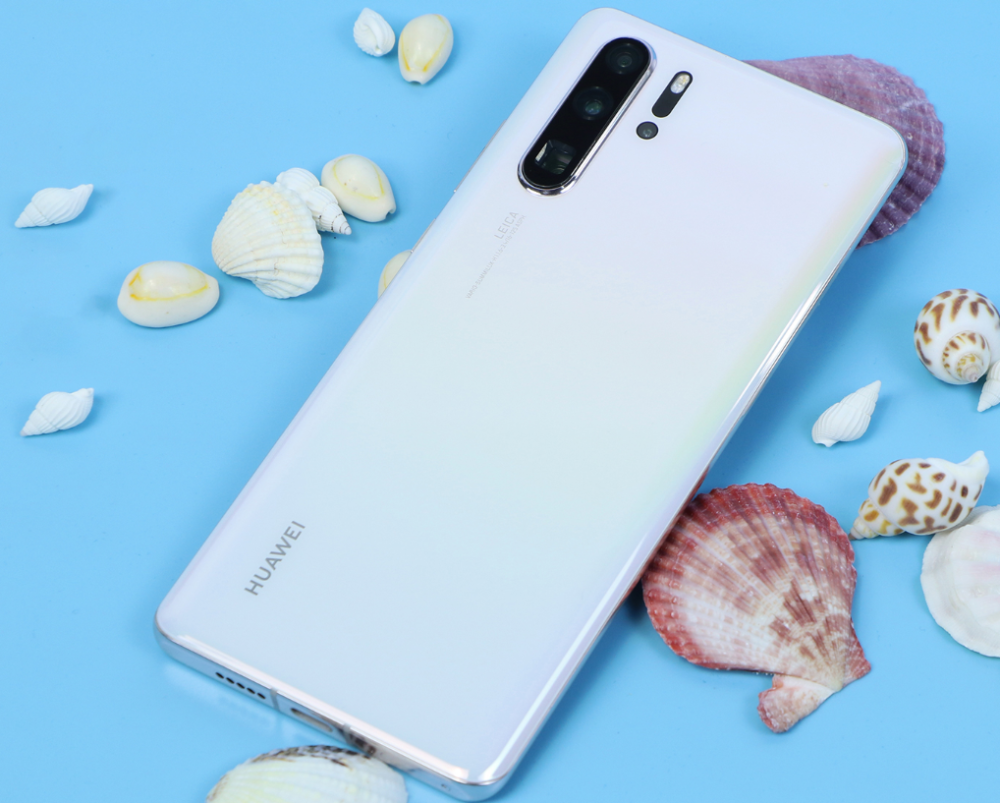 华为手机▲华为手机虽好，但这三款还是不建议入手了，看似大跳水实则可能入坑