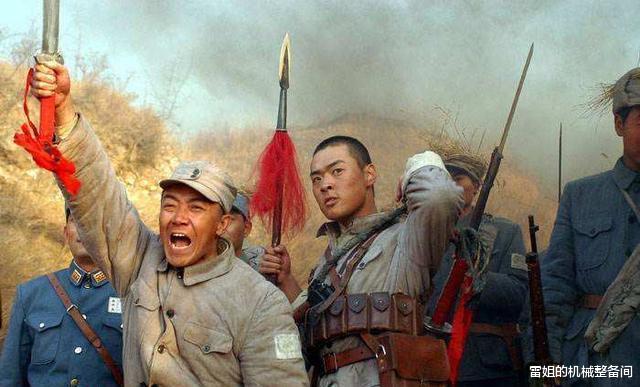 亮剑|《亮剑3》惊艳出场：冲锋枪弹匣插枪管上，超越燕双鹰的抗日神剧