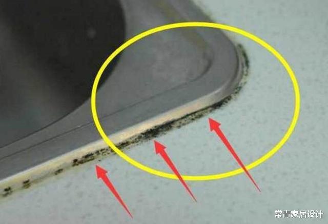 水槽边的玻璃胶发霉发黑，别再换了！教你4招轻轻一抹就干净了