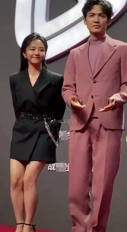 谭松韵|《以家人之名》未完，谭松韵又官宣新剧，看了熟悉的男主，CP粉追定了