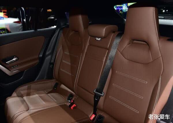 大众帕萨特：手握20万就买它，纯进口配2.0T，从23万跌到17万，档次碾压帕萨特