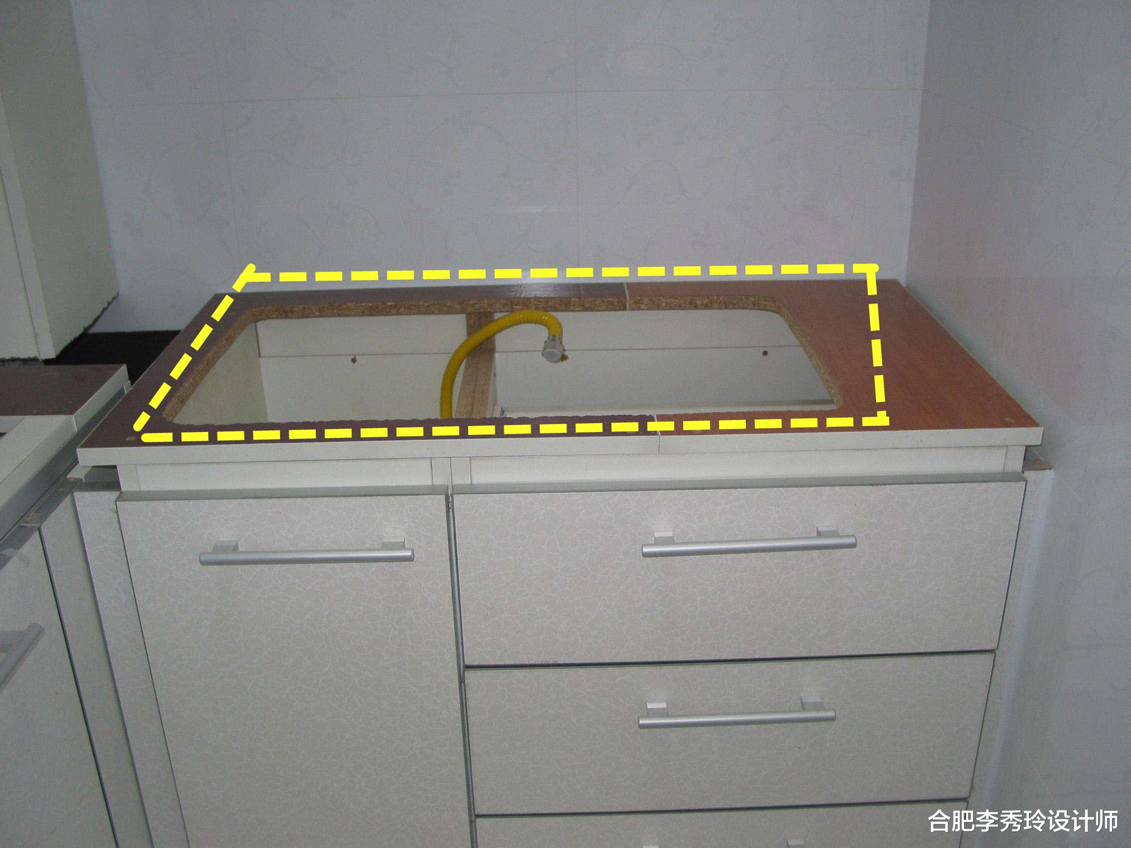 「」头疼，灶台开孔尺寸太大，比燃气灶还宽2公分！现在到底咋安装？