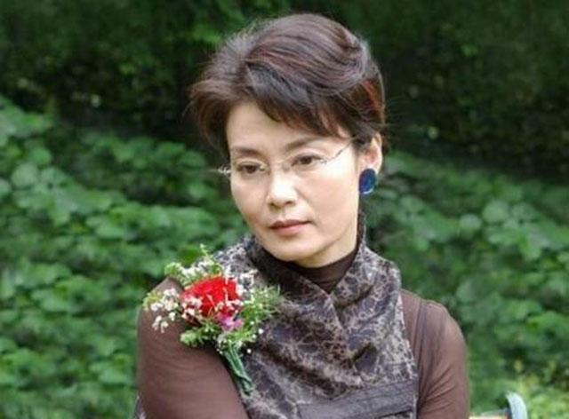 潘虹|潘虹离婚后，朱军：若不是因为年龄差距太大，一定会去追求你