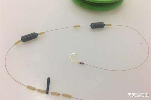 灵敏度|秋季钓大鱼,遇上刮风、流水走漂、闹小鱼,就用双铅钓法,有奇效