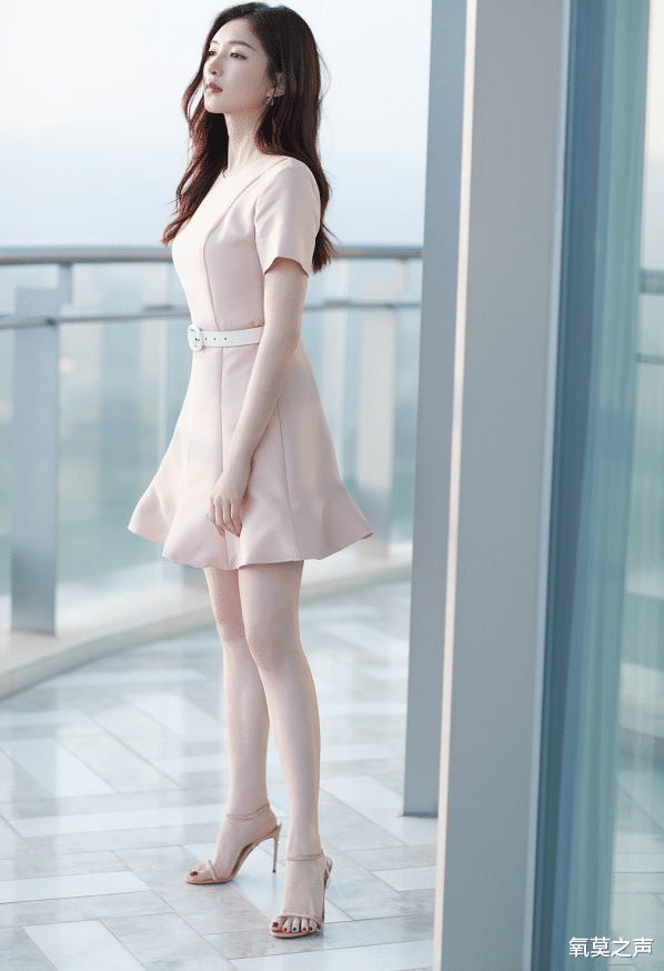 【江疏影】江疏影为证是腿精，直接将“数据线”绑在腿上，一般人真驾驭不来