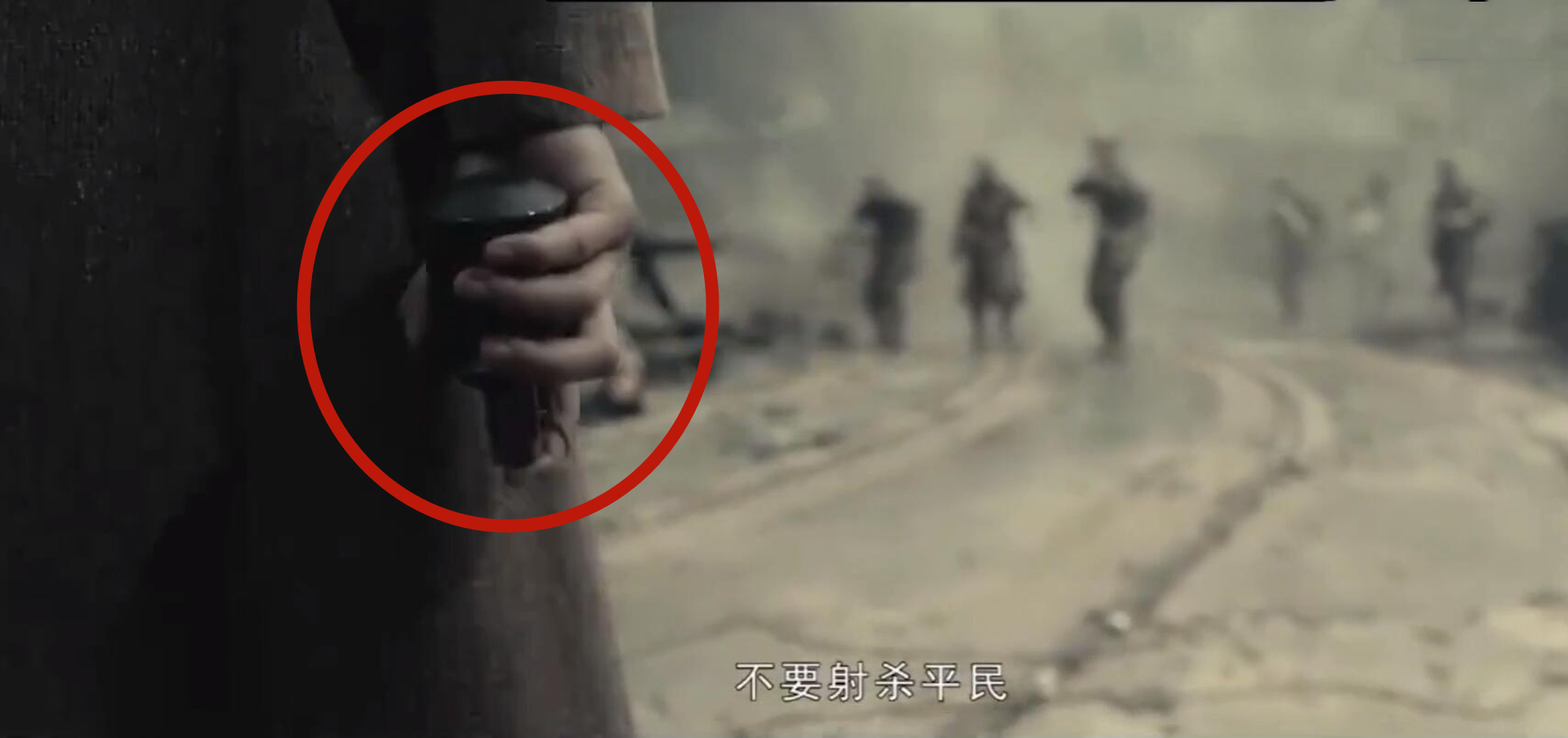 日军|《八佰》敢死队的真实结局，被日军全部消灭了，尸体还被拿来摆拍