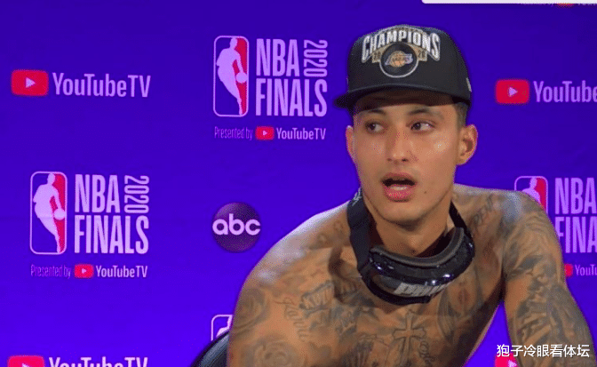 米家|湖人全队放飞自我 发布会赤膊亮相 詹姆斯姿势霸气 霍华德又落泪