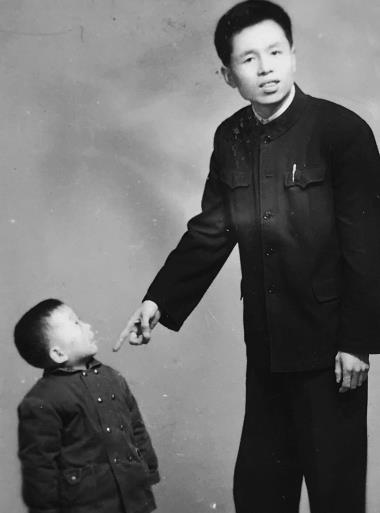 |他是侯宝林大孙子 本名不叫侯军 爷爷的陈旧观念让他误入“歧途”