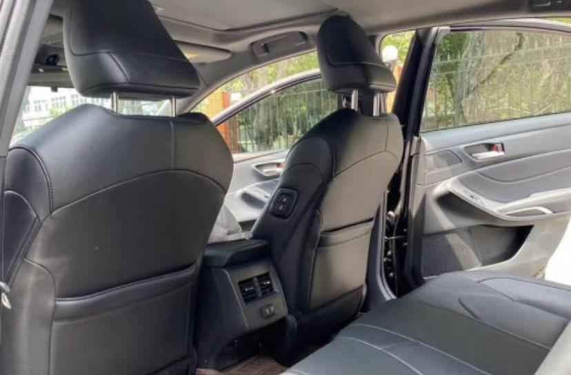 丰田凯美瑞@本来要买凯美瑞，半路杀出个亚洲龙。近日提车，我这价格买贵了吗