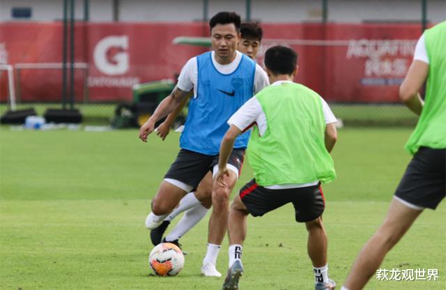 「中超」深足内部对抗 郜林PK普雷西亚多！多纳多尼：非常期待中超开赛