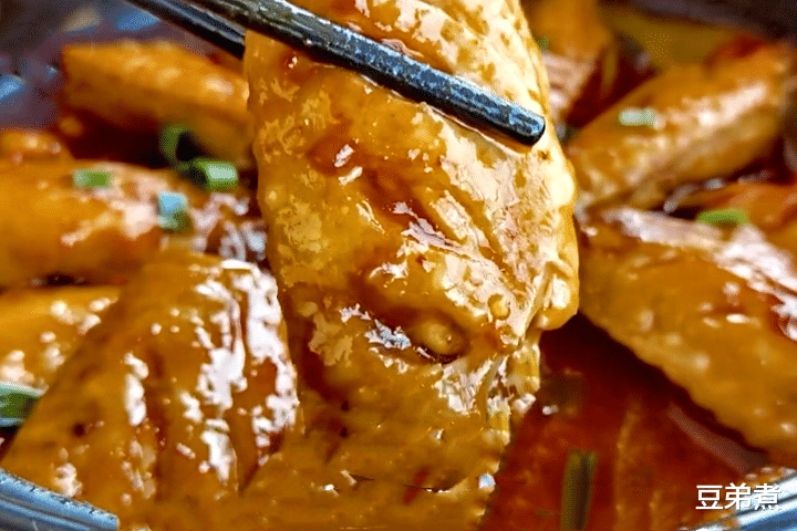 「鸡翅」夏天,牛羊肉靠边站,多给孩子吃它,补钙补铁,常吃增强体力