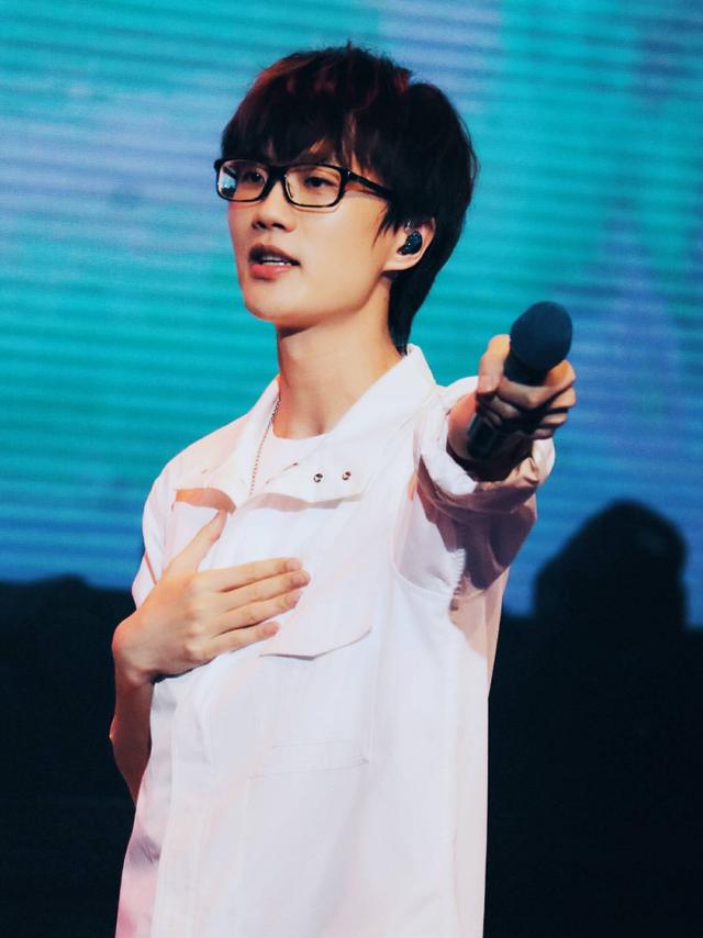 许嵩|不愿意混娱乐圈的男歌手，从来不宣传演唱会，但场场一票难求
