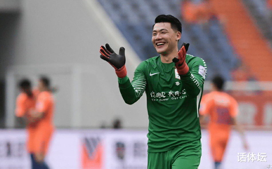 「王大雷」同样是颠卷纸 何小珂尽显巨星范儿 王大雷为国足证明 格德斯也太实在了!